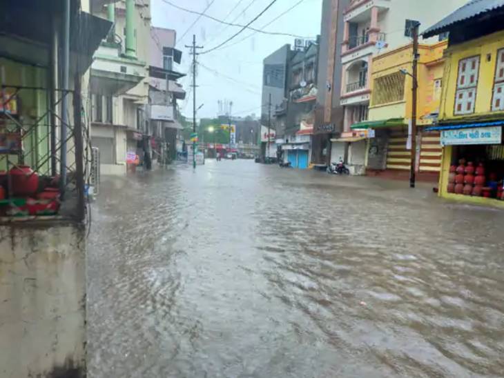 Heavy rain forecast for next five days, normal rain in South Gujarat Jalbambakar, Ahmedabad | આ અઠવાડિયે પાંચ દિવસ સુધી દક્ષિણ ગુજરાત અને સૌરાષ્ટ્રને મેઘો ધમરોળશે, અમદાવાદ-ઉ. ગુજરાતમાં પણ સામાન્ય વરસાદની આગાહી - Vimarsana News
