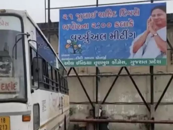 અમદાવાદમાં મમતા બેનરજીના બેનરો લાગ્યાં