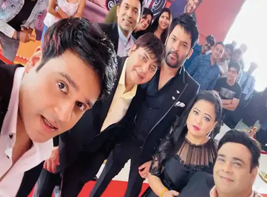 'द कपिल शर्मा शो' की टीम के साथ भारती सिंह