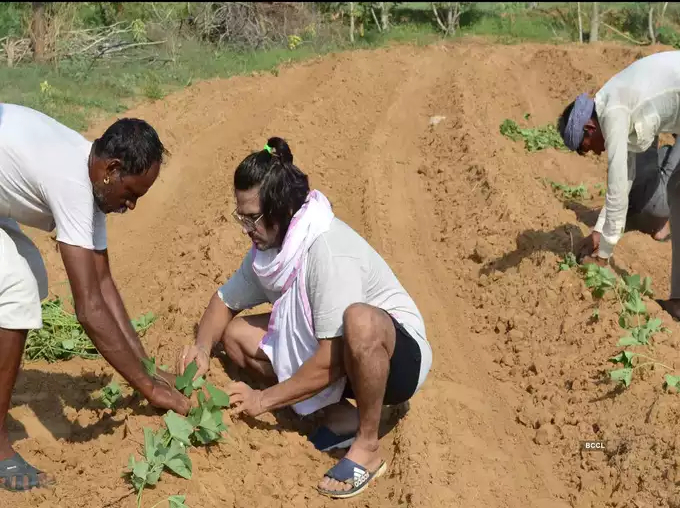 आशीष डांस रियलिटी शो 'जलक दिखलाजा 7' के विनर रह चुके हैं।