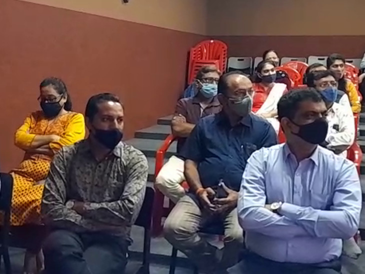 મનોવિજ્ઞાન ભવનના અધિકારીઓ પણ કાર્યક્રમમાં જોડાયા.