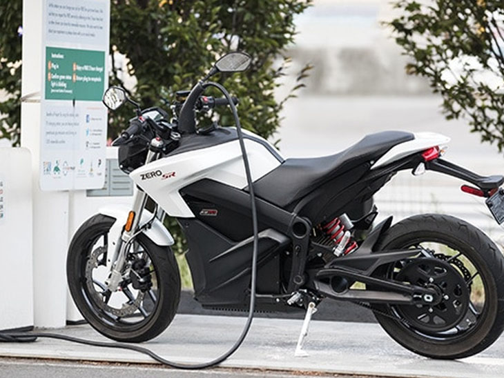 Demand for e-bikes has increased five-fold as petrol became more expensive. | પેટ્રોલ મોઘું થતાં ઇ-બાઇકની માંગમાં 5 ગણો વધારો પહેલા મહિને 150 વેચાતી હતી, હવે 700નું વેચાણ - Vimarsana News