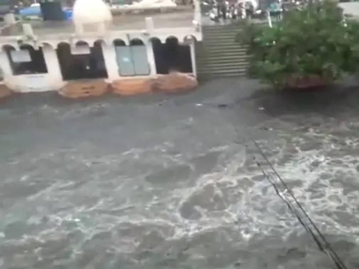 જૂનાગઢમાં સાંબેલાધાર વરસાદ.