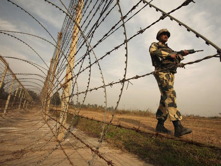 Intensive patrolling on the Kutch border with special input to the Border Security Force | સીમા સુરક્ષા દળને ખાસ ઇનપુટ મળતા સઘન પેટ્રોલિંગ, PMC રેન્જર્સની જગ્યા પાક. નેવીના કમાન્ડોએ લીધી - Vimarsana News