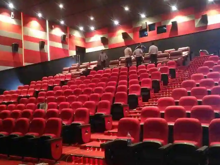 સિનેમાઘરના સંચાલકોએ કોરોના ગાઇડલાઇનનું પાલન કરવાનું રહેશે.