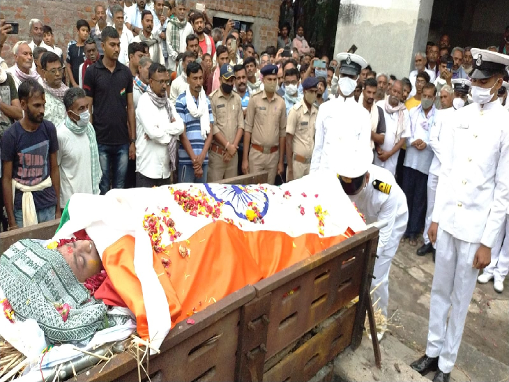 ઈન્ડિયન નેવી જવાનોએ ગાર્ડ ઓફ ઓનર આપ્યું