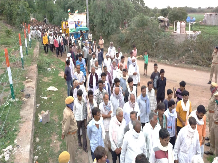 શહીદ જવાનની અંતિમ યાત્રામાં મોટી સંખ્યામાં ગ્રામજનો જોડાયા
