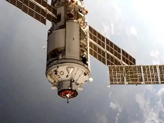 The International Space Station was out of NASA's control for 45 minutes, due to a backfire in the Russian module. | ઇન્ટરનેશનલ સ્પેસ સ્ટેશન 45 મિનિટ સુધી NASAના કંટ્રોલથી બહાર રહ્યું, રશિયન મોડ્યુલમાં બેકફાયરને કારણે પોતાના સ્થાનથી ખસી ગયું હતું - Vimarsana News