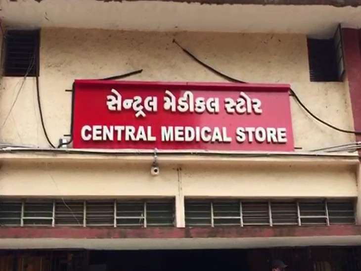રાવપુરા પોલીસે CCTVની મદદથી તસ્કરોની શોધખોળ હાથ ધરી