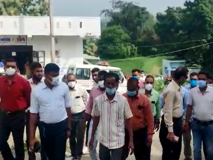 પોલીસ આજે સવારે આરોપીને ઘટના સ્થળે લઇ ગઇ