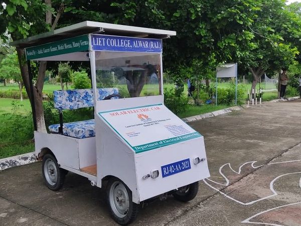 Rajasthan Engineering Students Prepared Four Seater Car At Cost Of 75 Thousand In Alwar | જ્યારે તડકો નહિ હોય ત્યારે બેટરીથી ચાલશે, એક ચાર્જમાં 100KM દોડશે; 5 મહિનામાં વિદ્યાર્થીઓએ તૈયાર કરી - Vimarsana News