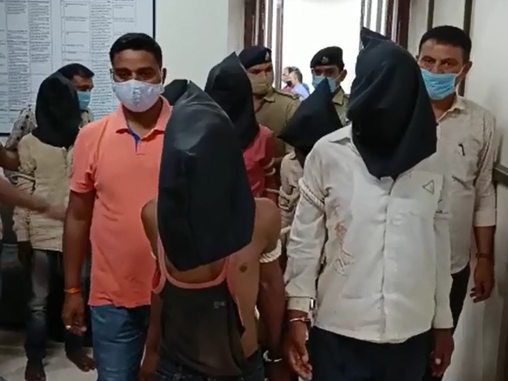 6 accused to commit act against nature after molesting Dethan woman, accused to be produced in court today for remand | મહિલા પર દુષ્કર્મ બાદ સૃષ્ટિ વિરૂદ્ધનું કૃત્ય આચર્યું હોવાની 6 નરાધમોની કબૂલાત, આરોપીઓને રિમાન્ડ માટે આજે કોર્ટમાં રજૂ કરાશે - Vimarsana News
