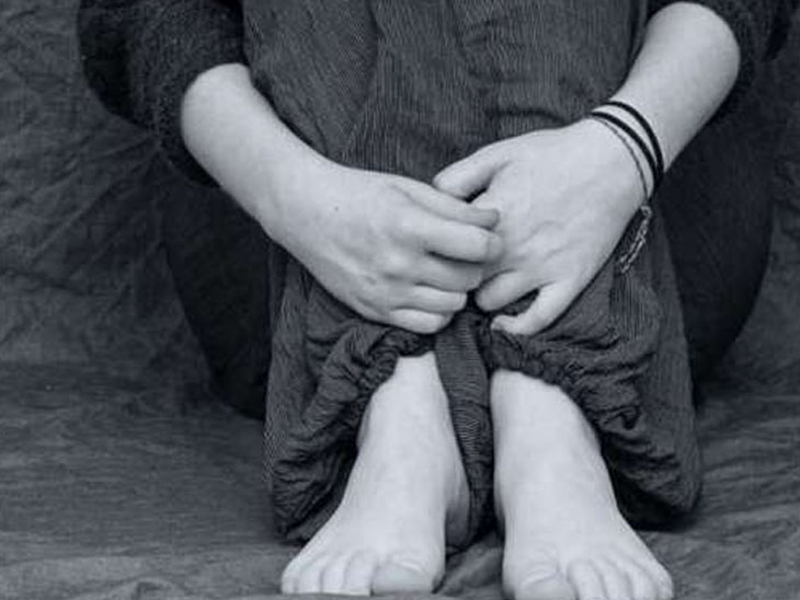 A heretic with two wives from Lalpur raped a Hindu woman | બે પત્નીવાળા વિધર્મીએ હિંદુ મહિલાને ફસાવી વારંવાર દુષ્કર્મ આચર્યું, મકાન ખાલી કરાવવા મોકલેલા શખ્સ સાથે સંબંધ બાંધવા દબાણ કરતો હતો - Vimarsana News
