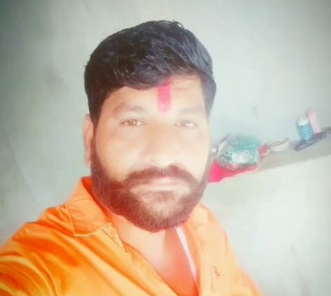 Youth Ran Away With Minor Of Daughter's Age, Case Registered | પહેલા જ 2 લગ્ન કરી ચૂકેલો આધેડ 9માં ધોરણમાં ભણતી 14 વર્ષની કિશોરીને લઈને ફરાર થયો; કિશોરીના પિતાનો મિત્ર હતો આરોપી - Vimarsana News