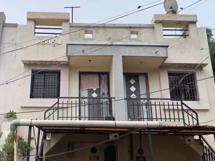 પ્રોફેસરનું ઘર.