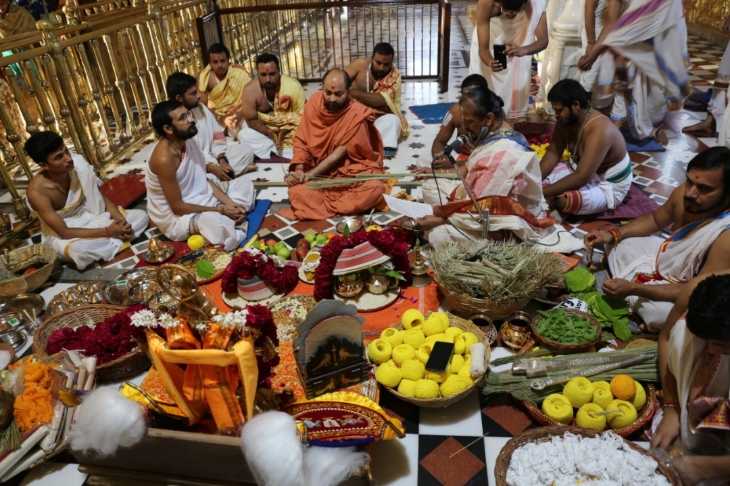 Salangpur Shri Kashtabhanjan Dev Hanumanji Temple launches three-day Sahasr Kalash Mahaabhishek Utsav from today | સાળંગપુર શ્રી કષ્ટભંજન દેવ હનુમાનજી મંદિર દ્વારા ત્રિદિવસીય સહસ્ર કળશ મહાઅભિષેક ઉત્સવનો આજથી પ્રારંભ - Vimarsana News