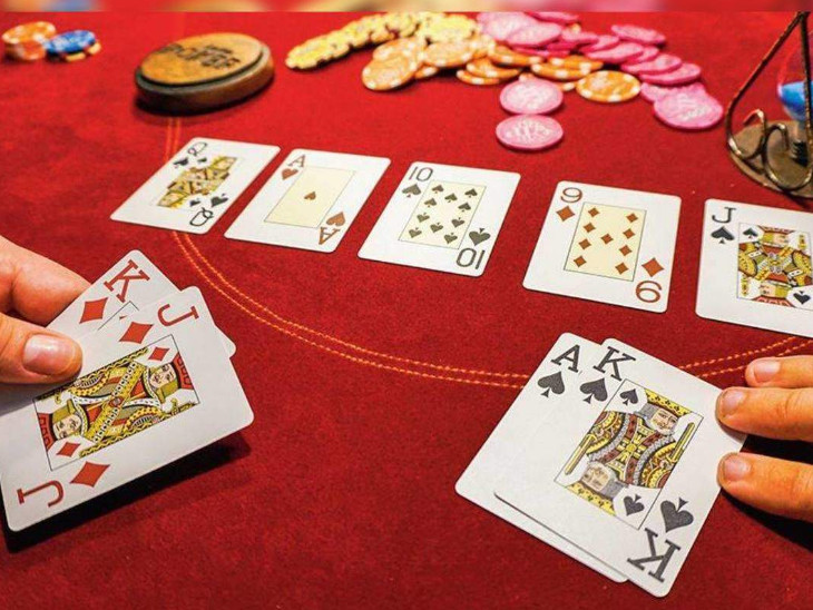 8 gamblers caught from flat in Subhanpura, Vadodara, told police: 'Sir, we gamble for hobby only in Shravan Mass, leave us alone' | વડોદરાના સુભાનપુરામાં ફ્લેટમાંથી 8 જુગારીયા ઝડપાયા, પોલીસને કહ્યું: 'સાહેબ, અમે શ્રાવણ માસમાં જ શોખ માટે જુગાર રમીએ છે, અમને છોડી દો' - Vimarsana News
