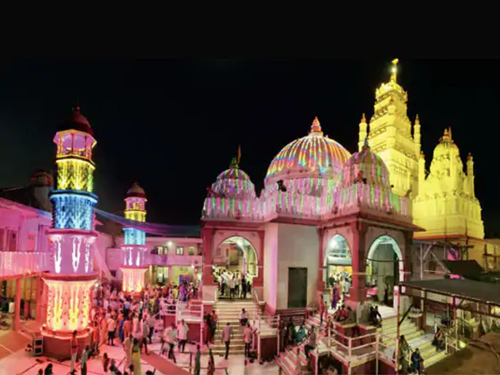સમગ્ર મંદિરને શણગારવામાં આવ્યું