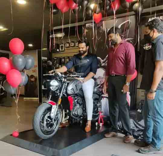 , ચિરંજીવીના ભાણીયાનો રોડ અકસ્માત:સાઈ ધરમ બાઇક અકસ્માતમાં ગંભીર રીતે ઘાયલ, હોસ્પિટલમાં એડમિટ, હાંસડીમાં ફ્રેક્ચર થયું, The World Live Breaking News Coverage & Updates IN ENGLISH