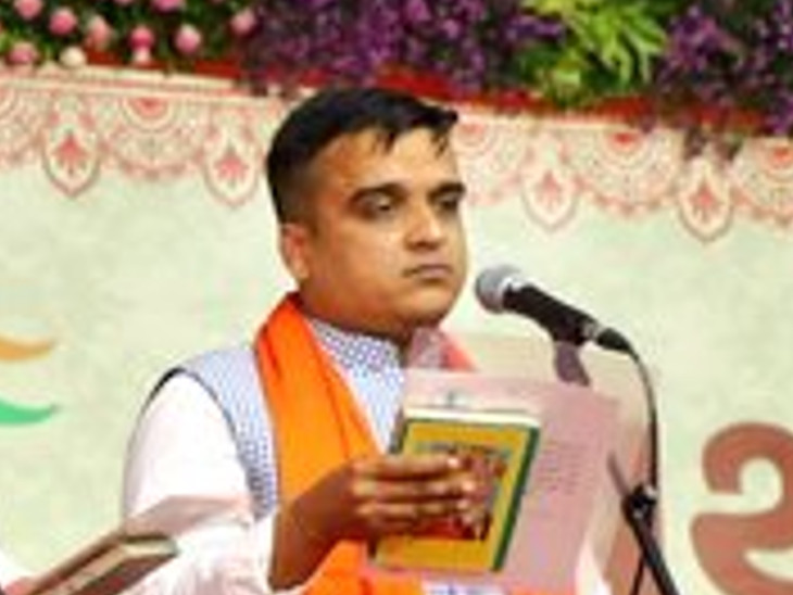 હર્ષ સંઘવીએ 36 વર્ષની વયે ગૃહરાજ્યમંત્રી પદના શપથ લીધા હતાં.