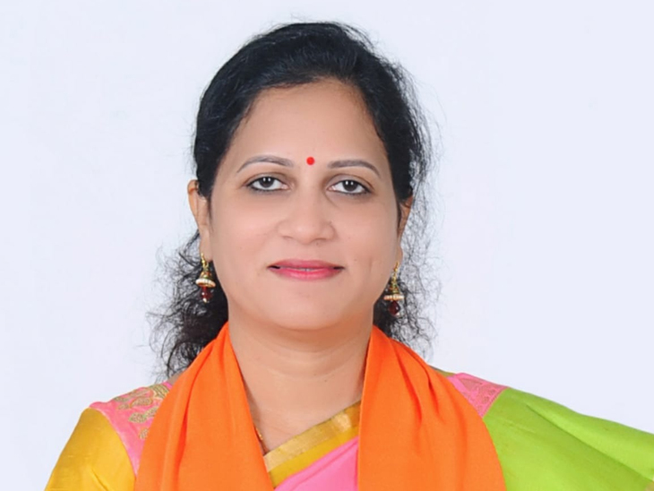 Surprise like a ticket for Manishaben, once again cabinet minister in 24 years from Bajwada, Vadodara | વડોદરાના બાજવાડામાંથી 24 વર્ષે ફરી એકવારા કેબિનેટ મંત્રી, મનીષાબેન માટે ટિકિટ જેવું જ આશ્ચર્ય - Vimarsana News
