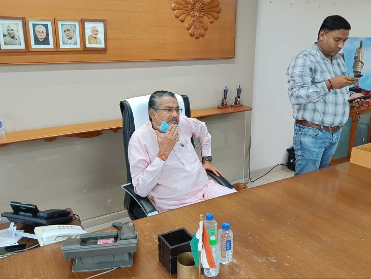 કૃષિમંત્રી રાઘવજી પટેલે ચાર્જ સંભાળ્યો