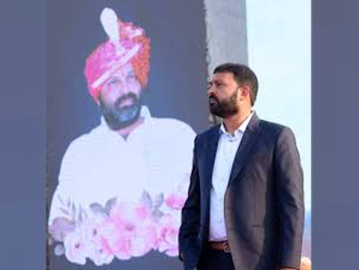 જયેશ રાદડિયા પિતાના કેડે ચાલી રહ્યા છે (ફાઇલ તસવીર).