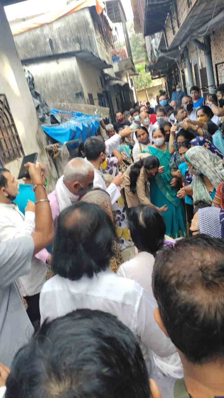 , નટુકાકાની અંતિમ સફર:સ્વામિનારાયણ સંતે ઘનશ્યામ નાયકના મોંમાં તુલસીનું પાન મૂક્યું હતું, અંતિમ યાત્રા તસવીરોમાં, The World Live Breaking News Coverage & Updates IN ENGLISH