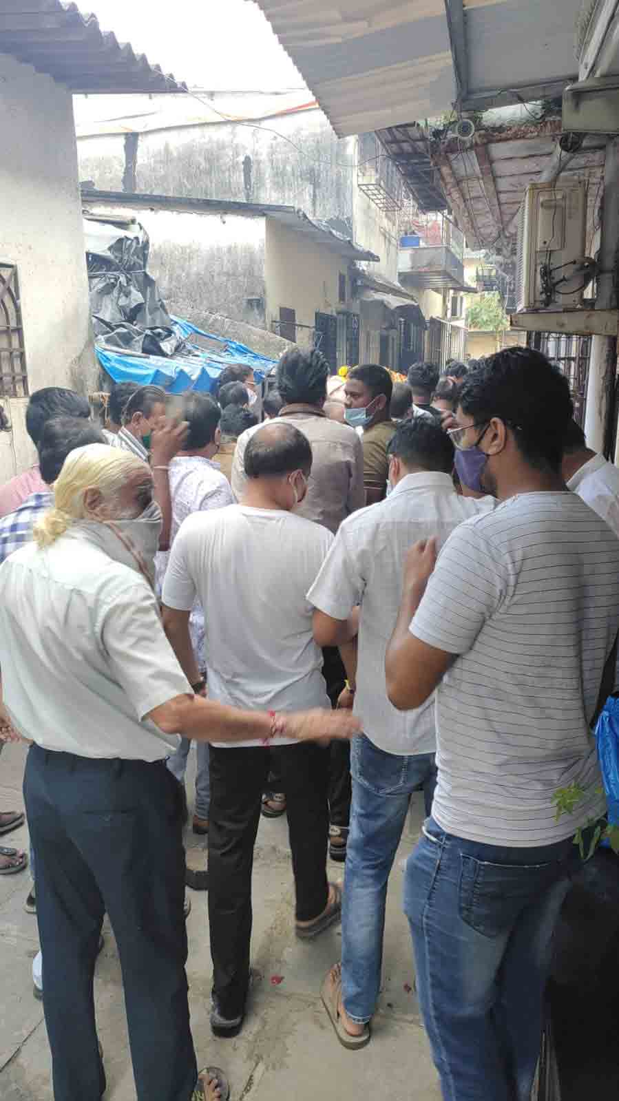 , નટુકાકાની અંતિમ સફર:સ્વામિનારાયણ સંતે ઘનશ્યામ નાયકના મોંમાં તુલસીનું પાન મૂક્યું હતું, અંતિમ યાત્રા તસવીરોમાં, The World Live Breaking News Coverage & Updates IN ENGLISH
