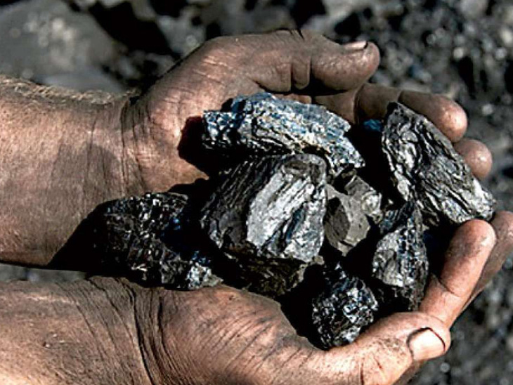 કોલસાની ખાણોમાંથી થર્મલ પાવર સુધી દરરોજ રેકના માધ્યમથી કોલસો મોકલાતો હોય છે.