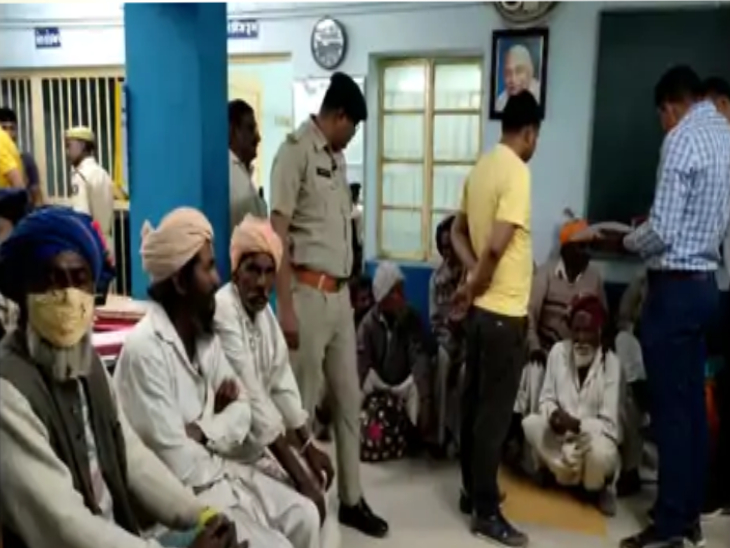 Complaints were registered against more than 37 persons who severely punished Sagira in Patan's Harij | પાટણના હારીજમાં સગીરાને આકરી સજાનો વીડિયો વાઈરલ થયા બાદ કાર્યવાહી, 37થી વધુ સામે ...