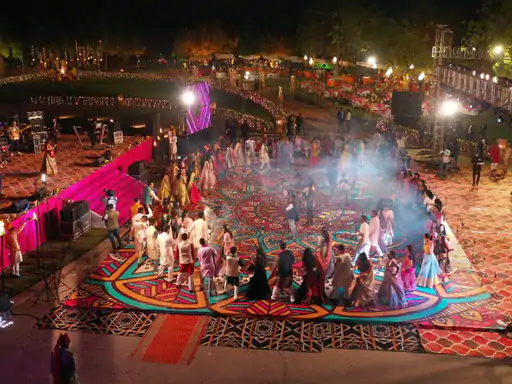 પ્રથમ દિવસે રાસ-ગરબા યોજાયા હતા.