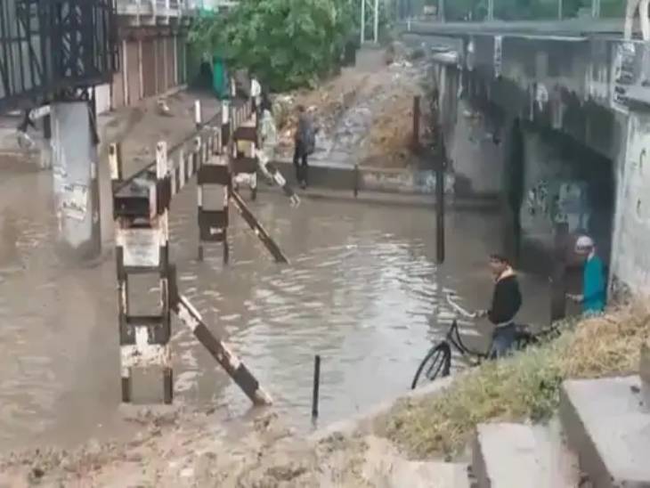 માવઠાથી પાટણમાં રસ્તા પર પાણી ભરાઈ ગયાં હતાં