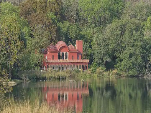 Jogi Mahal located on the shores of the lake