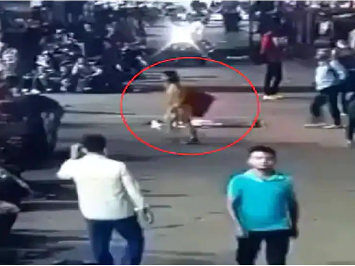 યુવતી સુરત રેલવે સ્ટેશન પર CCTV કેમેરામાં કેદ થઈ હતી.