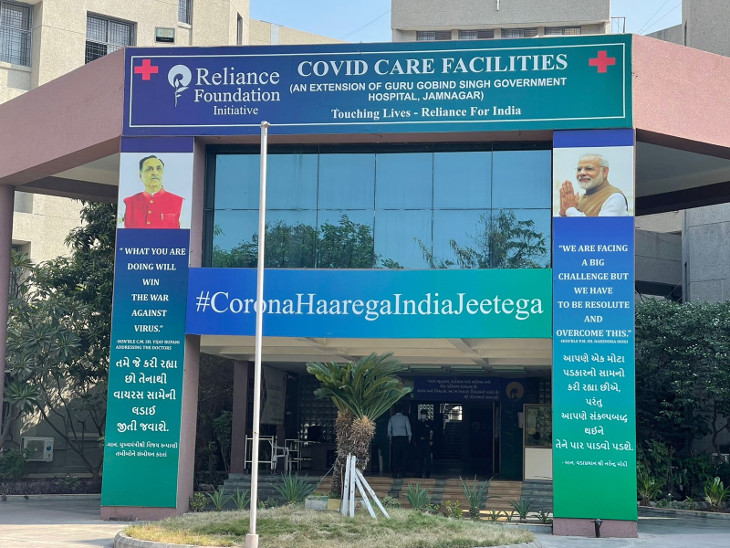 જામનગરમાં ઓમિક્રોન માટે ડેન્ટલ હોસ્પિટલમાં 400 બેડ સાથે વોર્ડ તૈયાર કરાયો છે.