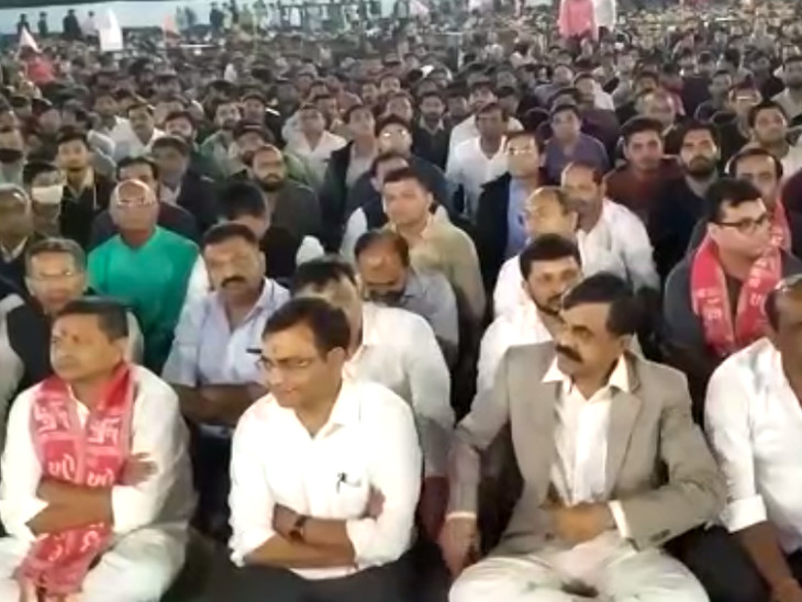 ભાજપ સિવાયના પક્ષના નેતાઓ હજાર રહ્યા હતા.