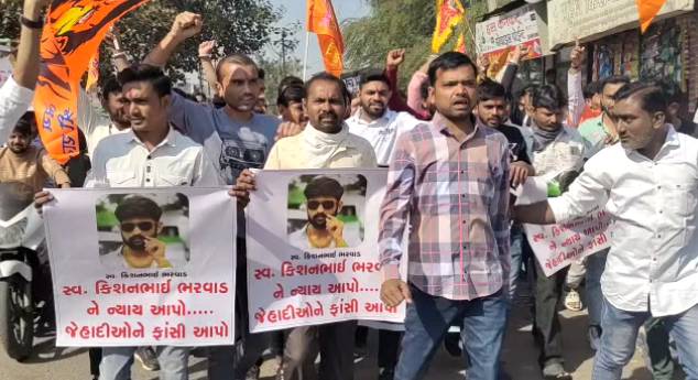 સુરતમાં ઠેર ઠેર રેલી નીકળી
