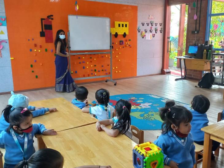 Along with the students, there was an atmosphere of enthusiasm among the parents and teachers as well