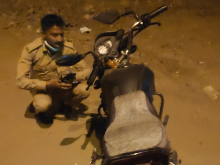 પોલીસ હજુ સુધી આરોપી સુધી પહોંચી શકી નથી.