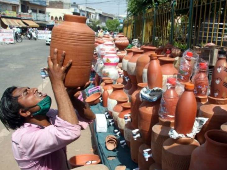 The sale of pottery started in the market as soon as summer started (file photo)