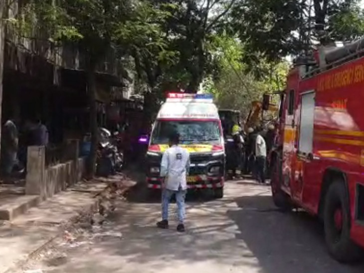 The victims were evacuated by ambulance.