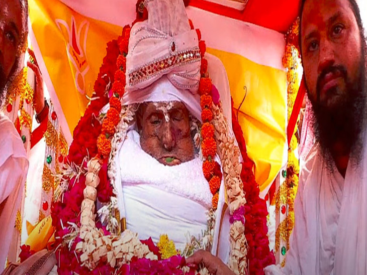 At present his body has reached the banks of Narmada.