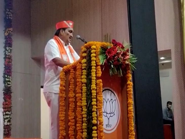 The meeting was held in the hall of Civil Hospital in Gandhinagar.