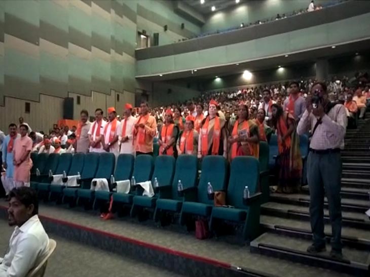 Elected office bearers of all taluka panchayats of six districts were present.