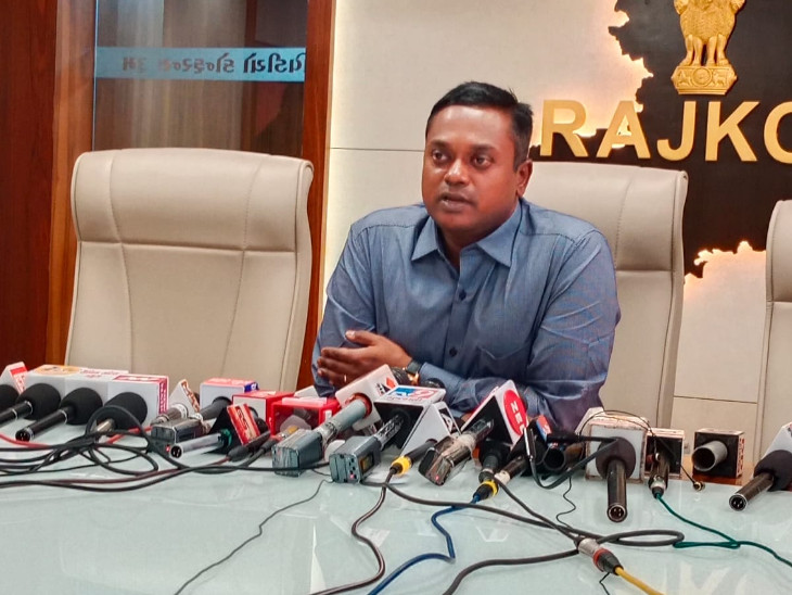 કલેક્ટર અરૂણ મહેશ બાબુએ મીડિયાને કાર્યક્રમોની માહિતી આપી.