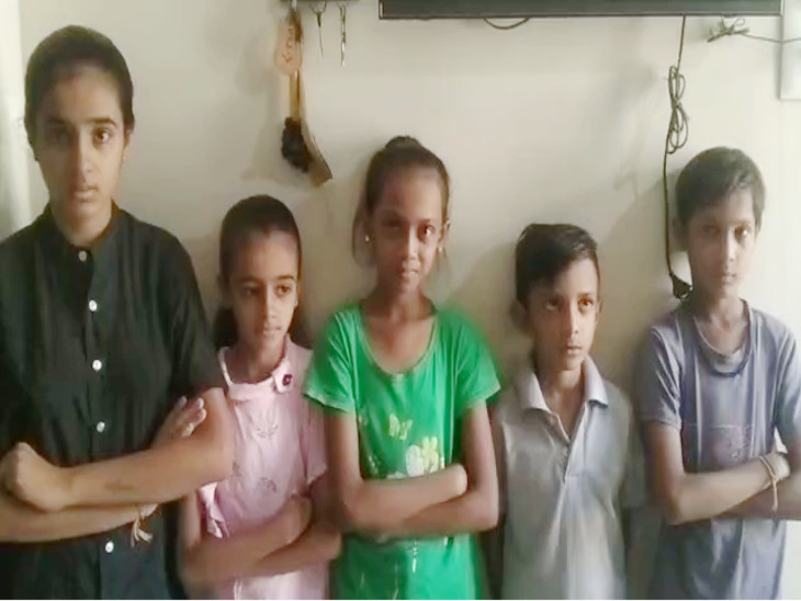 Students allege pressure on fees - Divya Bhaskar