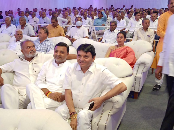 રાજકીય નેતાઓ કાર્યક્રમમાં જોડાયા