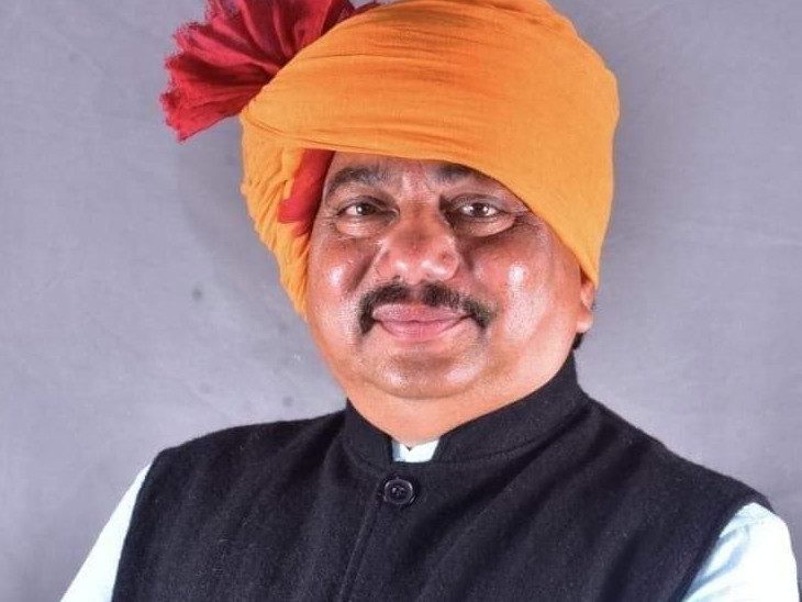 ભાજપના ધારાસભ્ય અક્ષય પટેલને પણ ટિકિટ મેળવવામાં મુશ્કેલી પડી શકે છે.