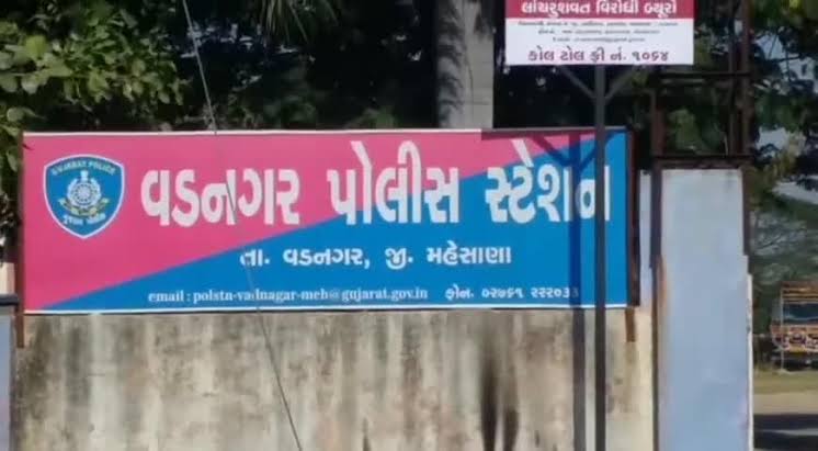 Complaint lodged at Vadnagar police station against in-laws for threatening to kill wife in dowry case | પરિણીતાને ત્રાસ: દહેજ મામલે પરિણીતાને માર મારી ધમકીઓ આપનારા સાસરીયાઓ વિરૂદ્ધ ...